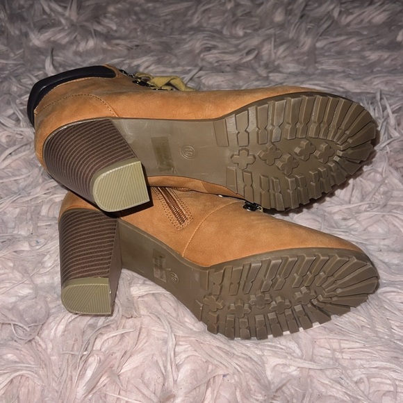 BellaMańe Ankle Boots - Picture 7 of 7